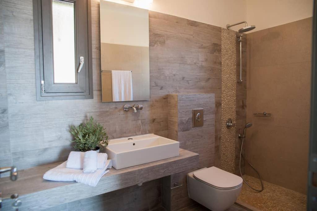 New Villa Blue With Private Pool At Trapezaki Livathos  Exteriér fotografie